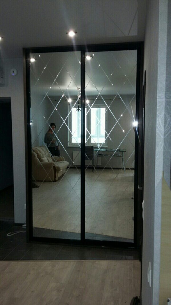 Шкаф-купе с гравировкой №10